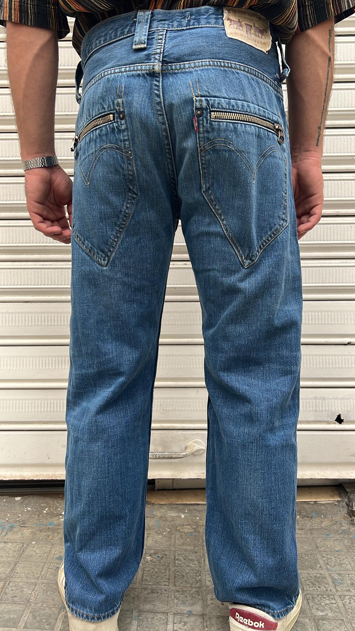 Levi's Straight Leg Jeans