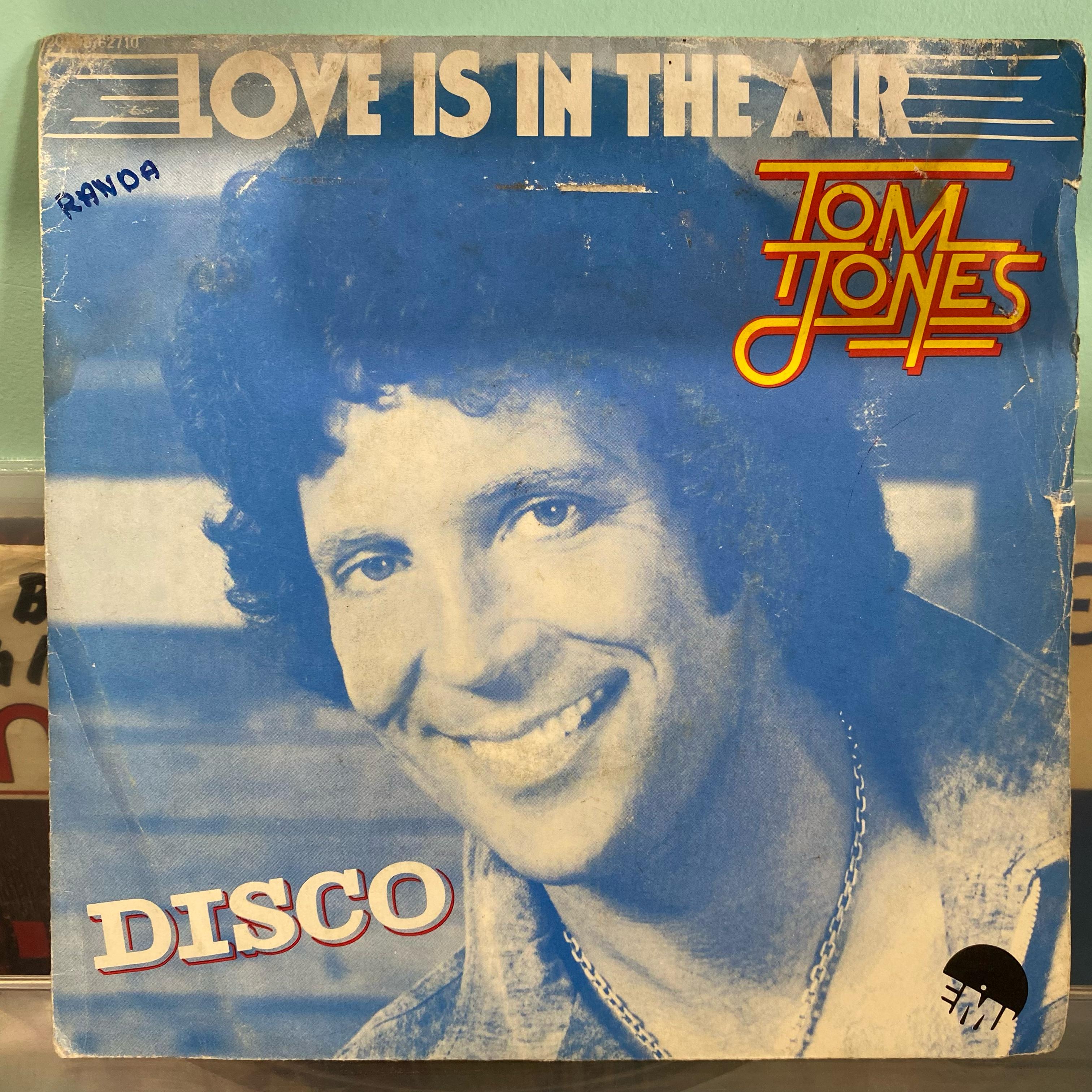 Tom Jones - Love is in the Air