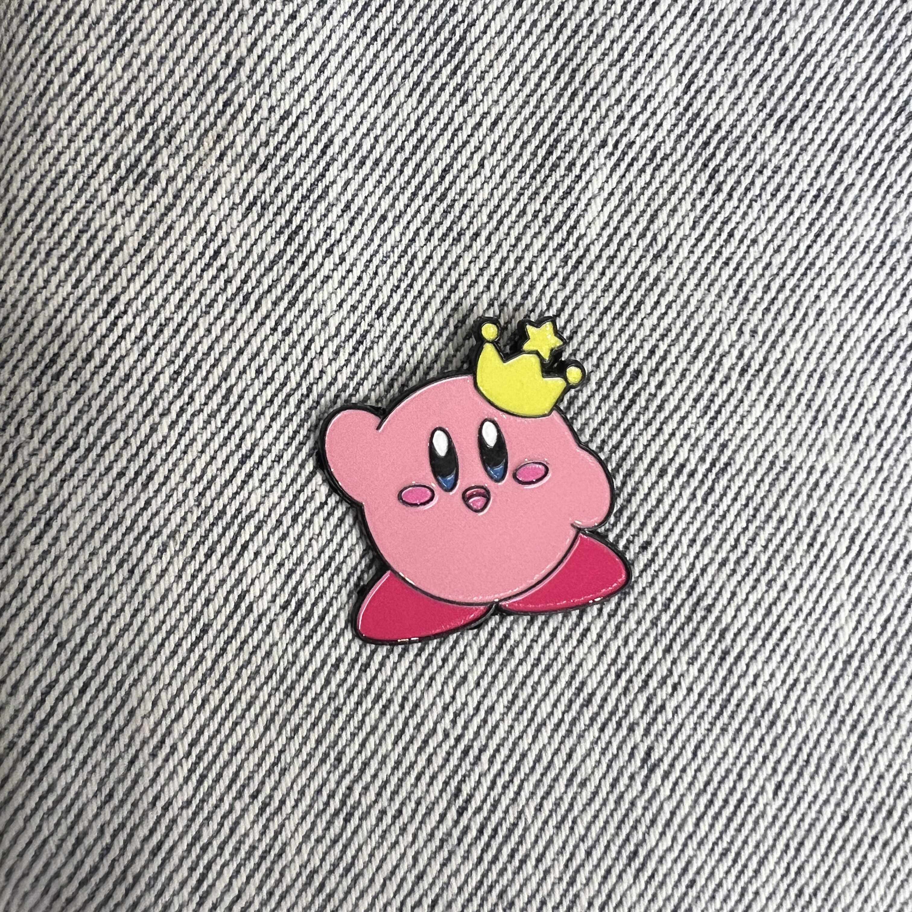 Curby Crown Pin