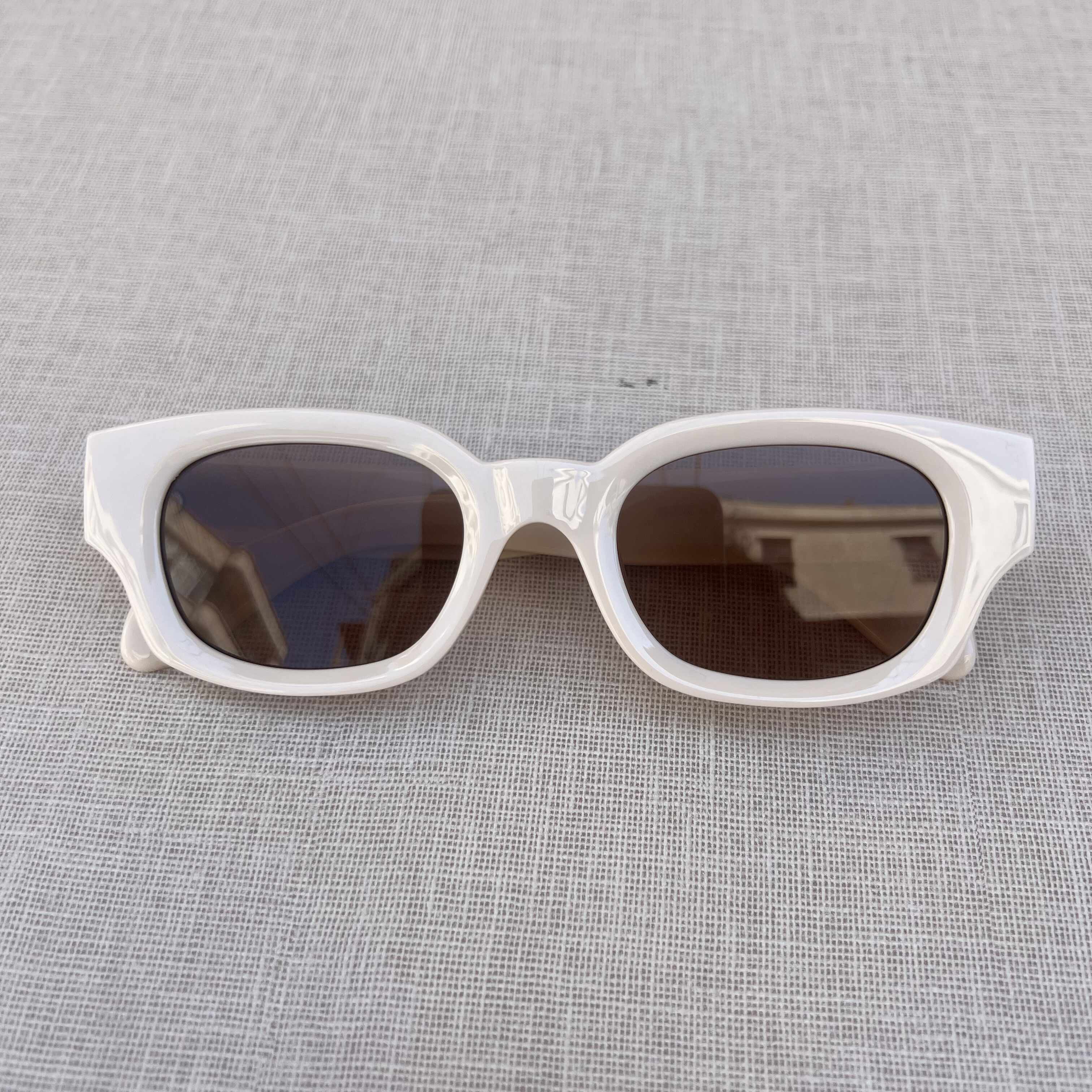 Retro White Rectangle Sunglasses