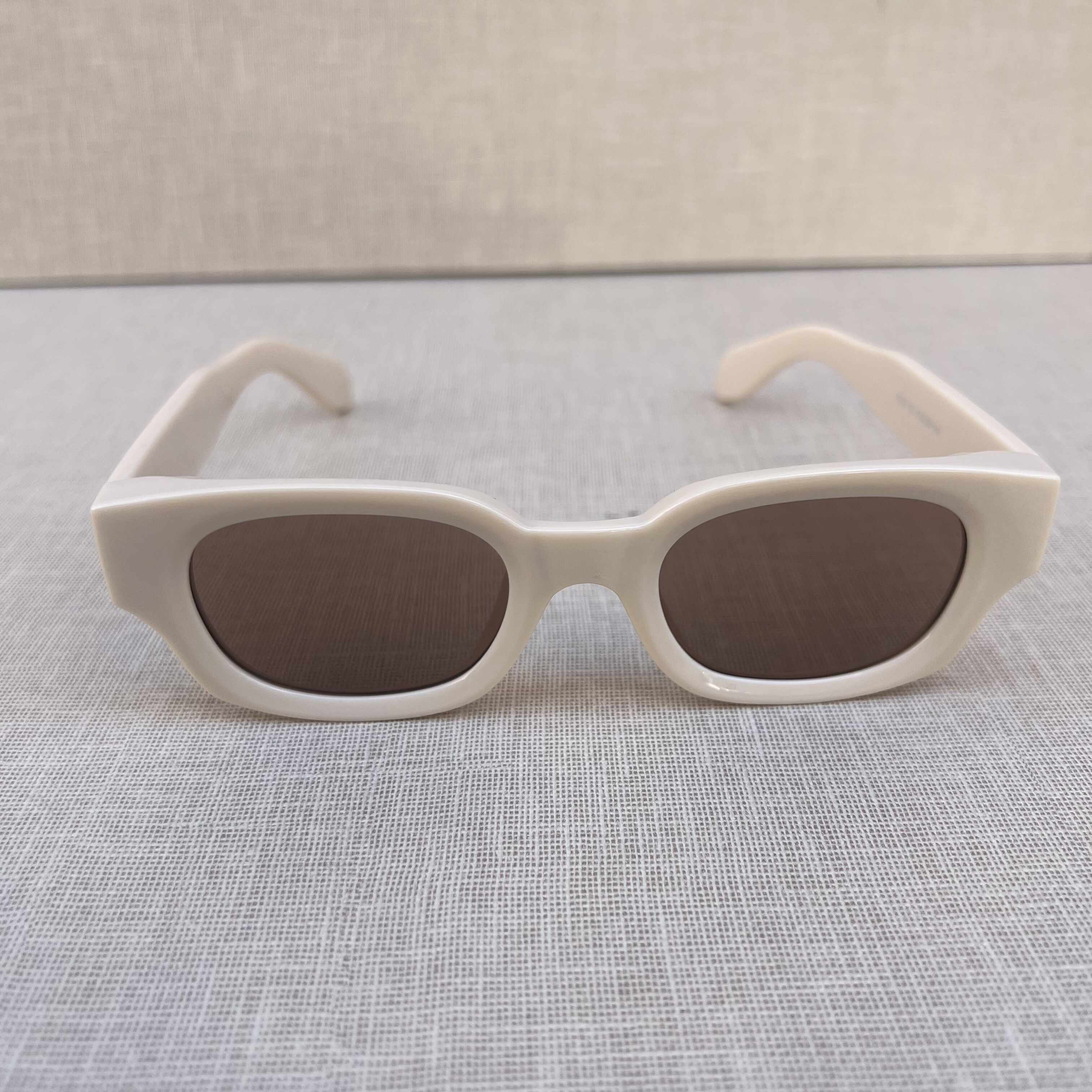 Retro White Rectangle Sunglasses