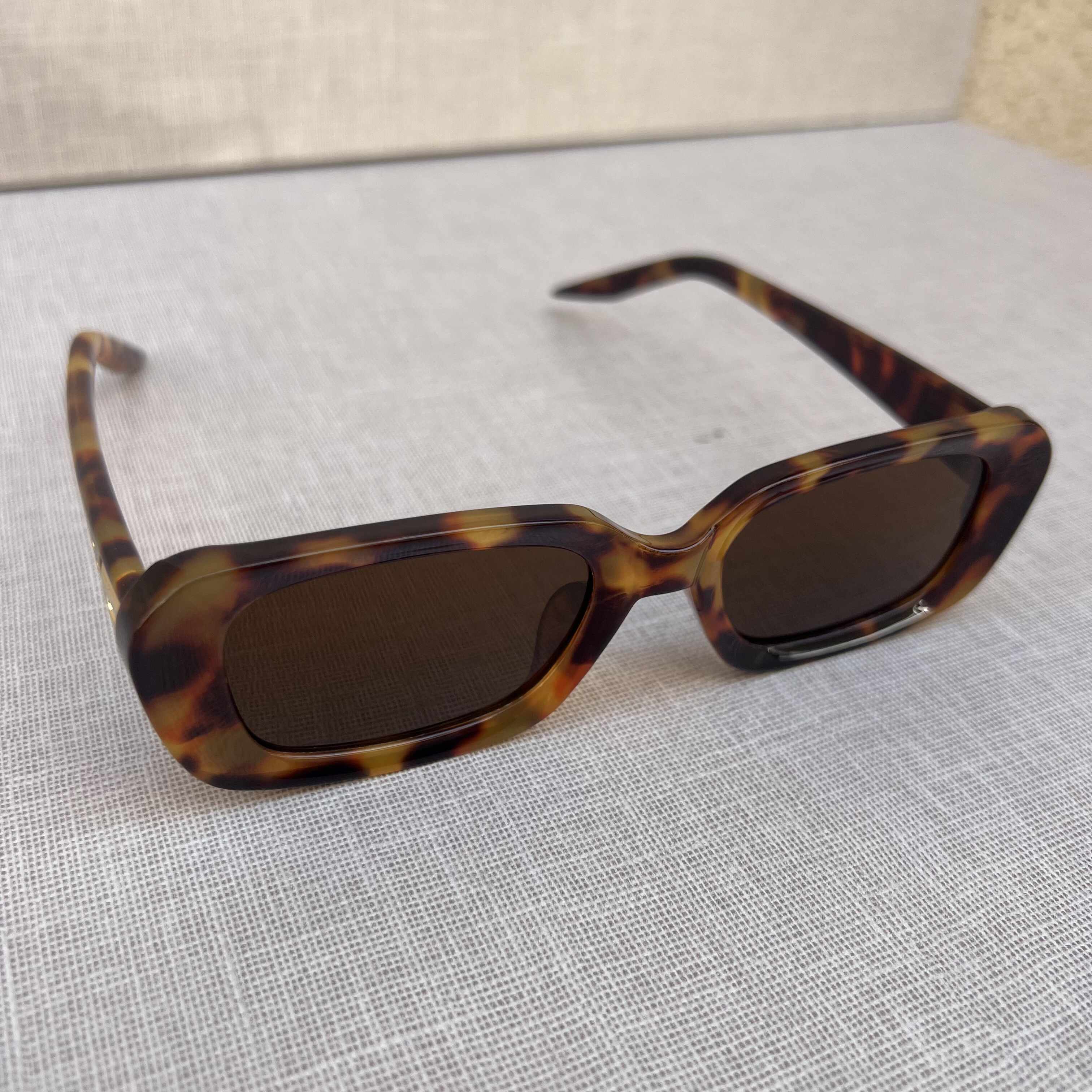 Thick Tortoiseshell Rectangle Sunglasses