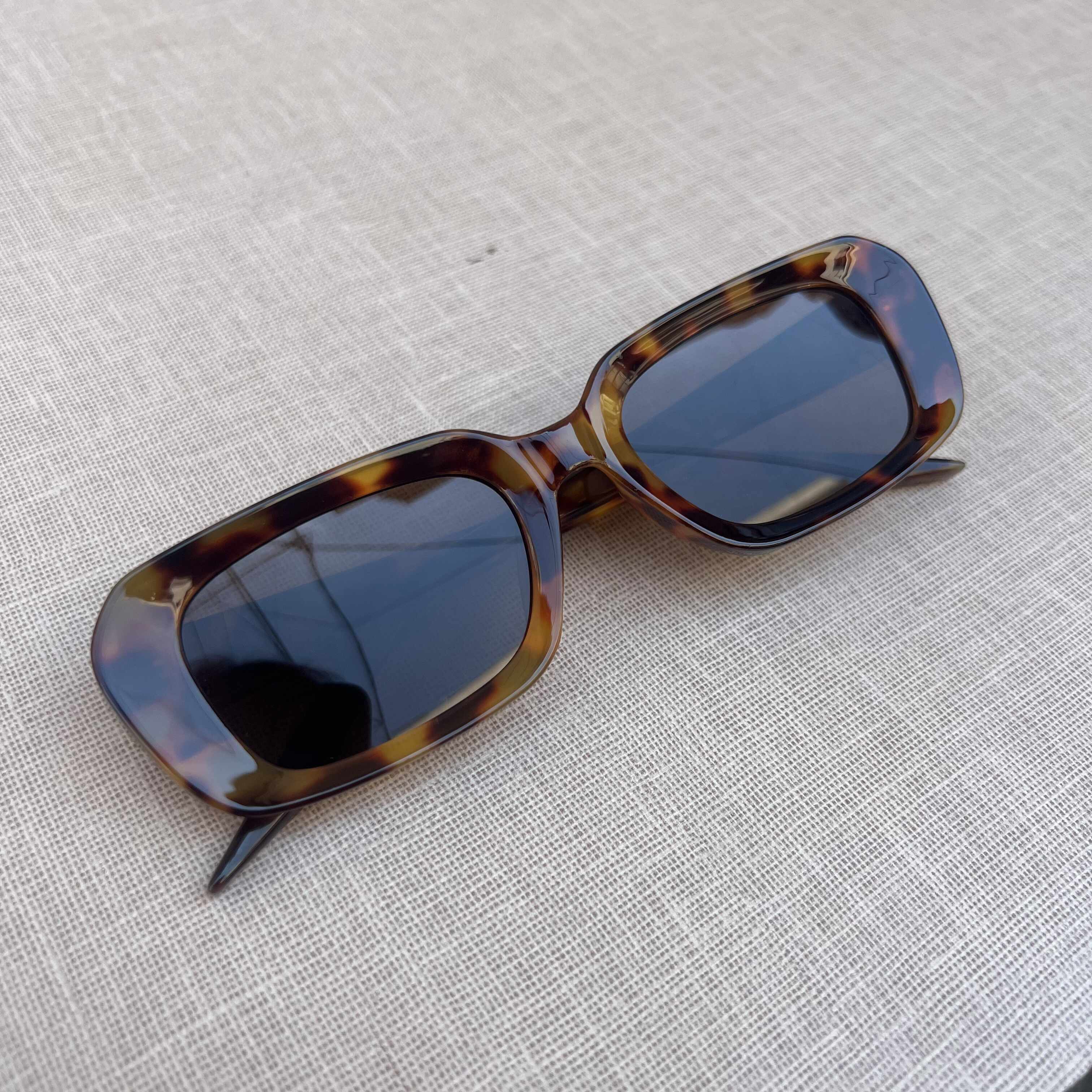 Thick Tortoiseshell Rectangle Sunglasses