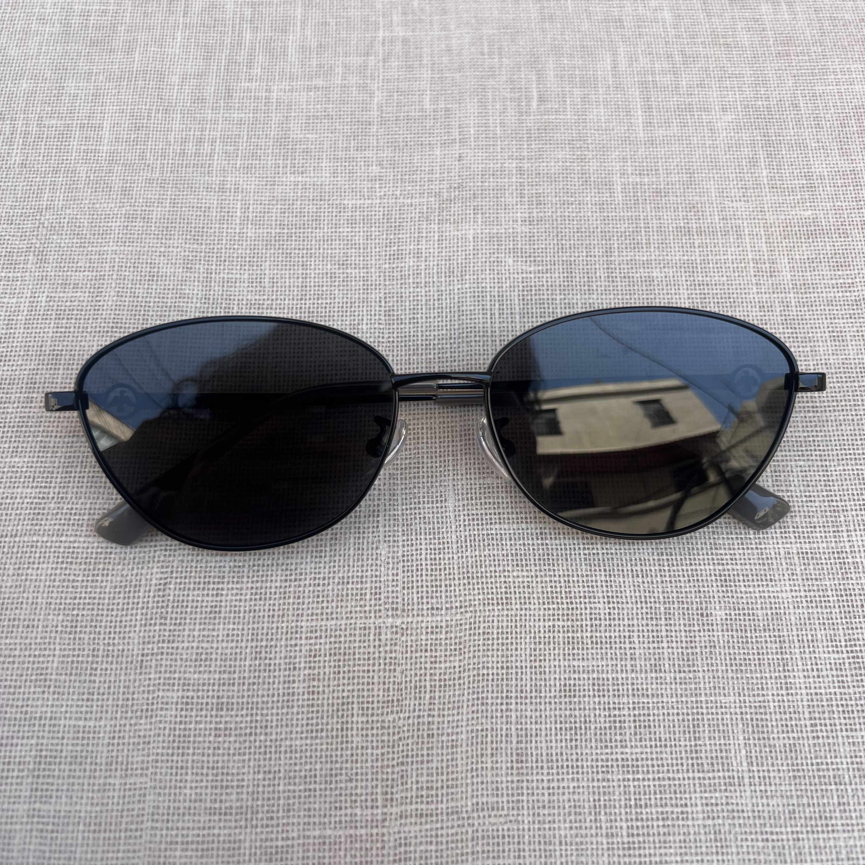 Black Round Metal Sunglasses