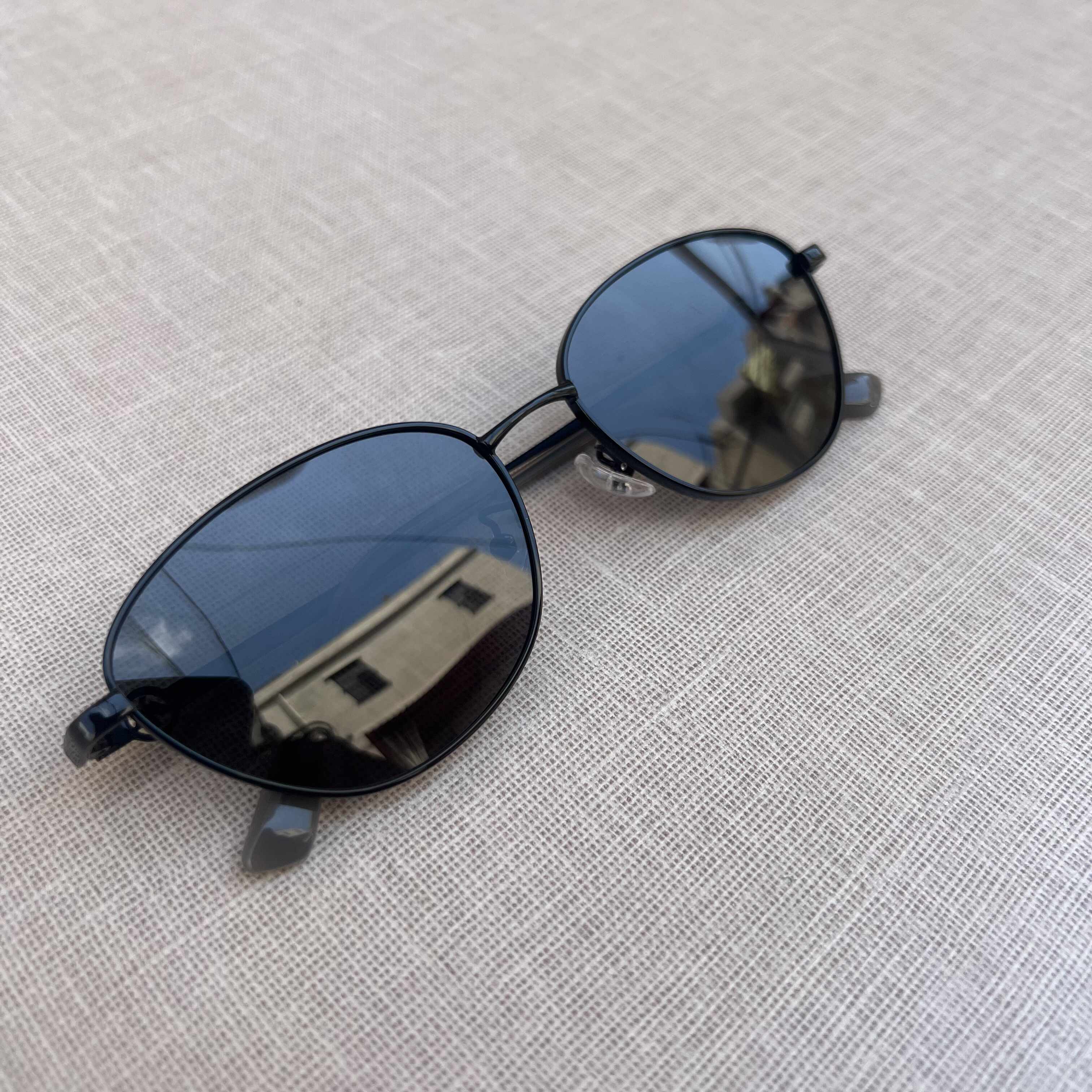 Black Round Metal Sunglasses