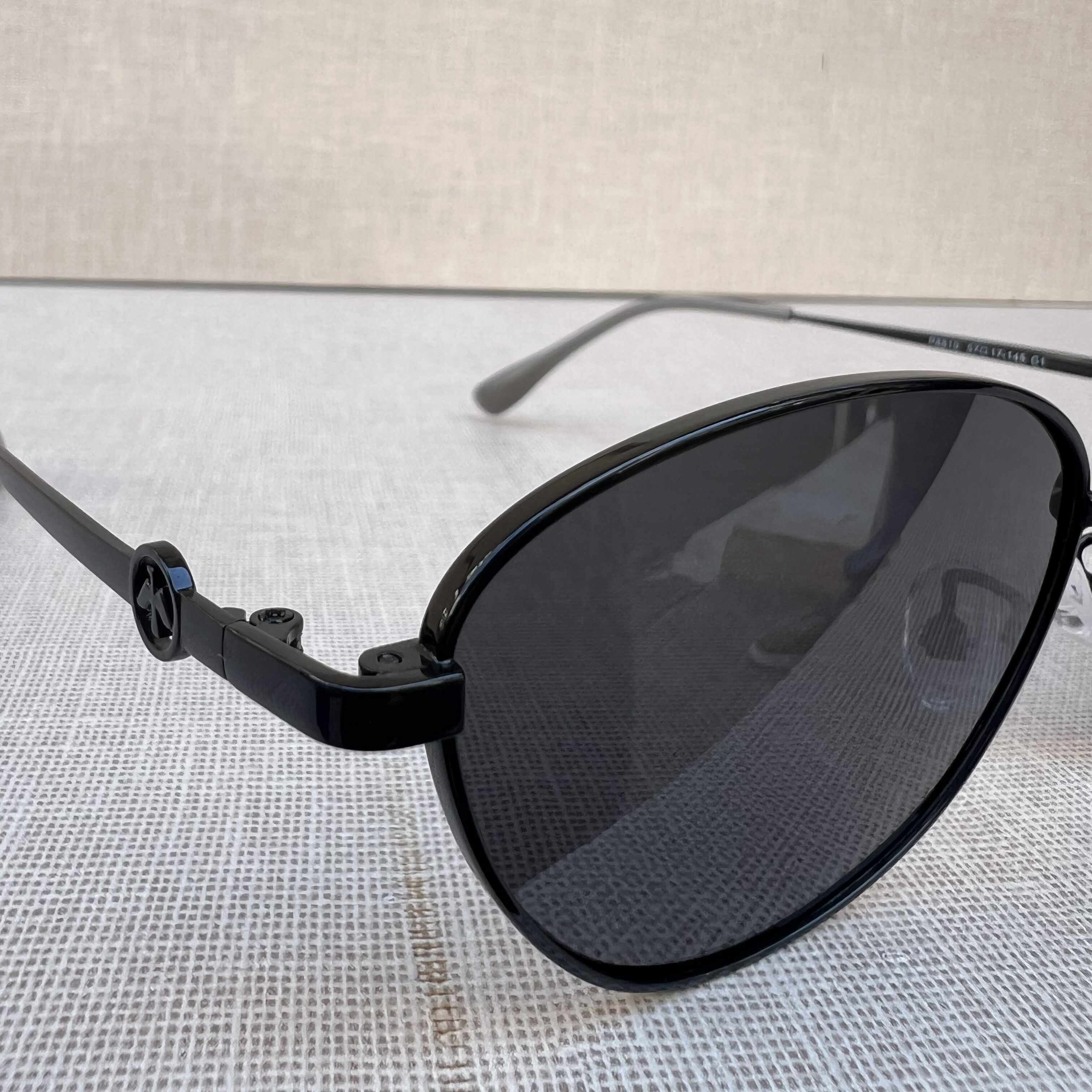 Black Round Metal Sunglasses