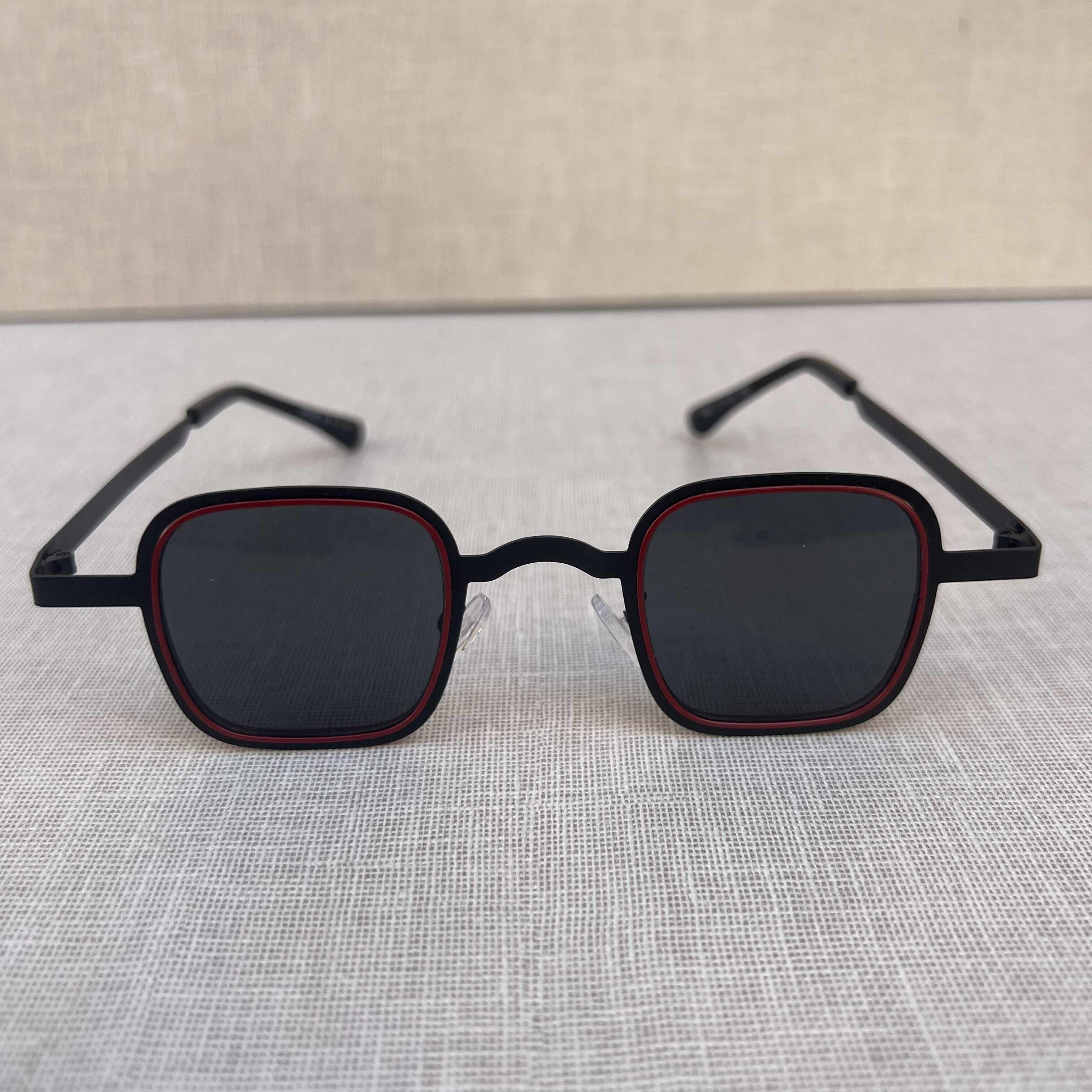 Retro Black Square Sunglasses