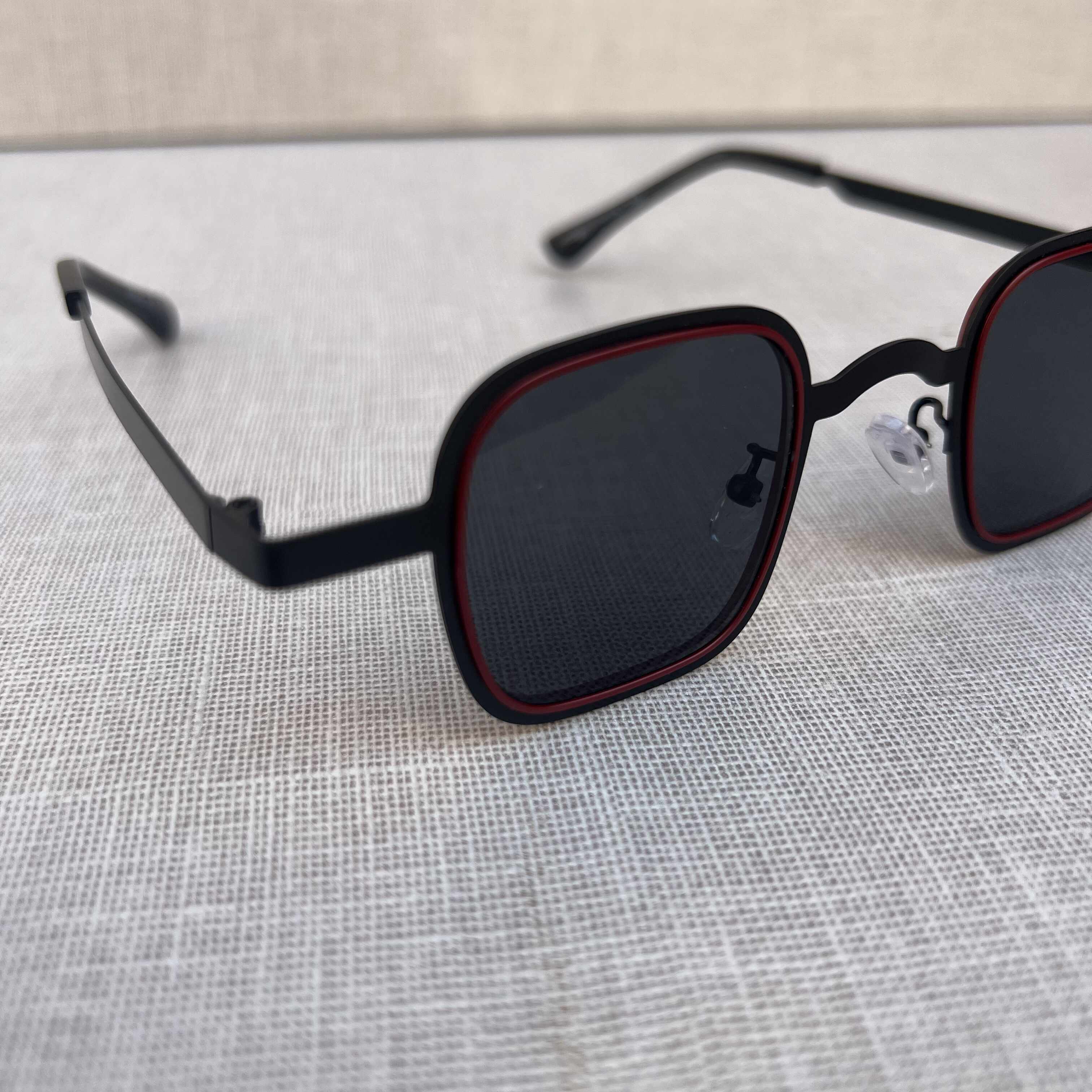 Retro Black Square Sunglasses