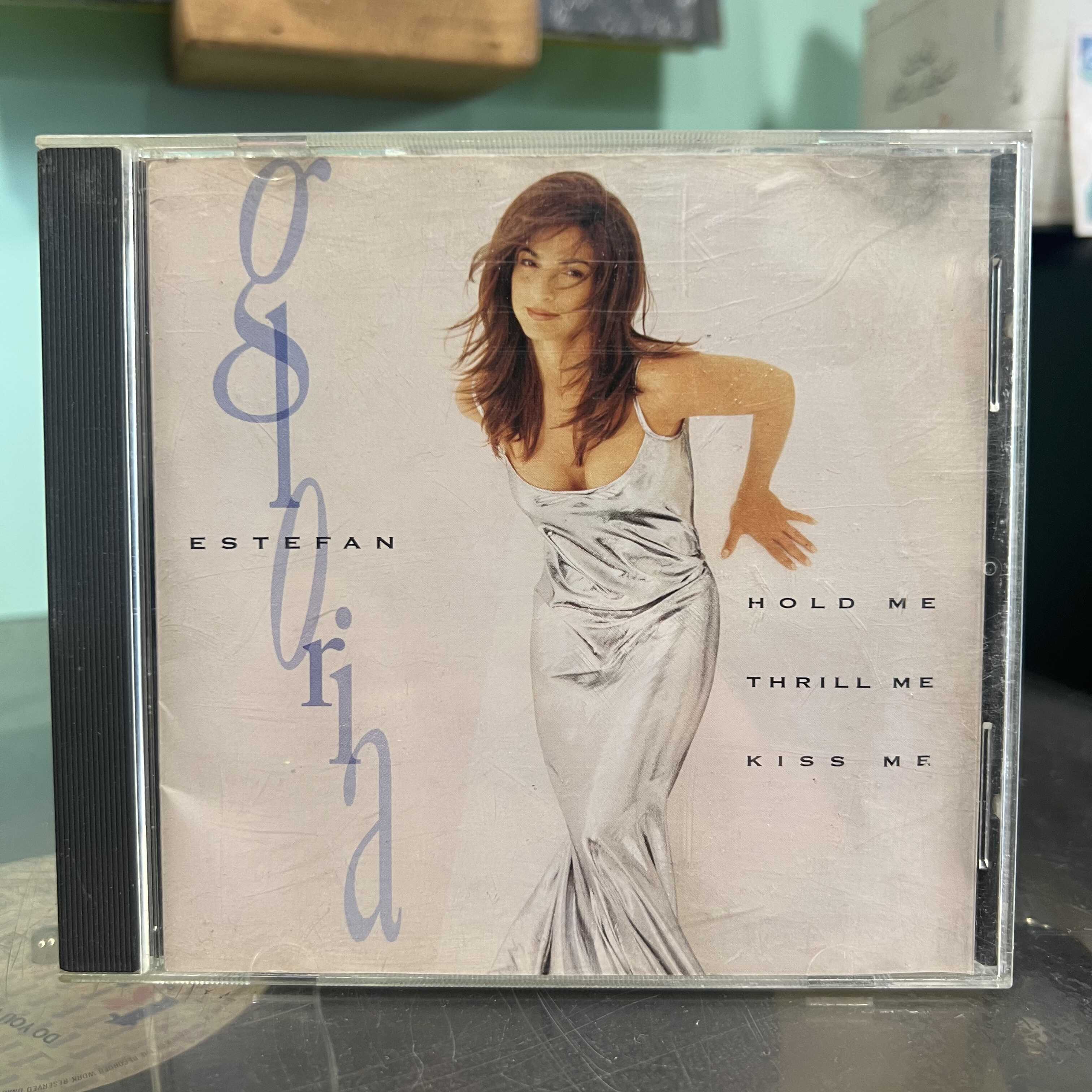 Gloria Estefan - Hold Me, Thrill Me, Kiss Me